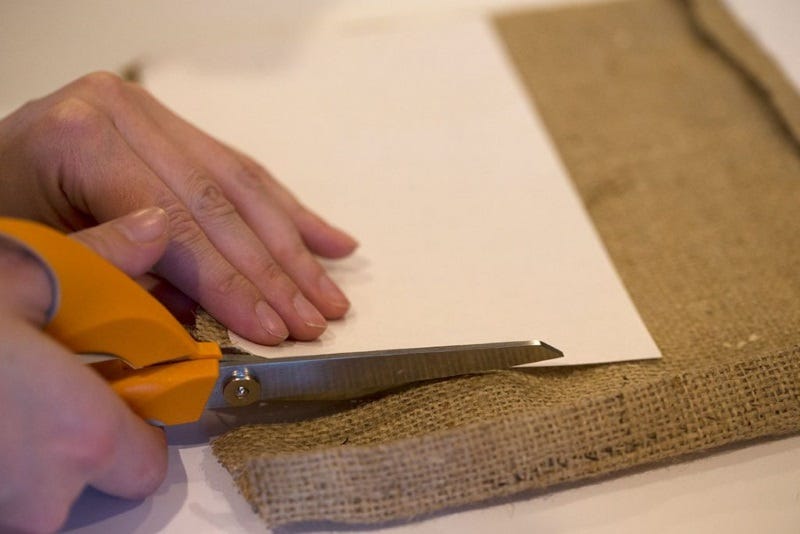 diy-burlap-bag-craft-treat-bags-2