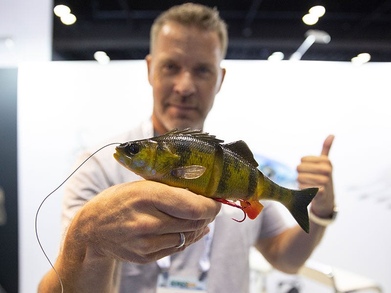 How to Fish the Savage Gear 4D Yellow Perch with Mads Grosell: ICAST 2...