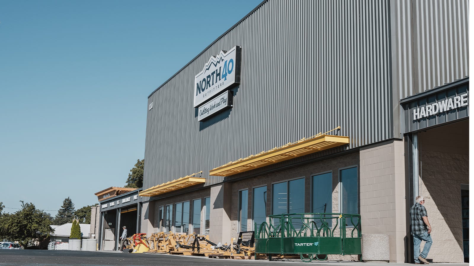 Entrance of North 40 Outfitters Trent Washington Location