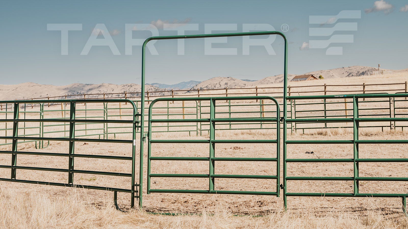 Tarter logo with Tarter gate and round pen setup. 