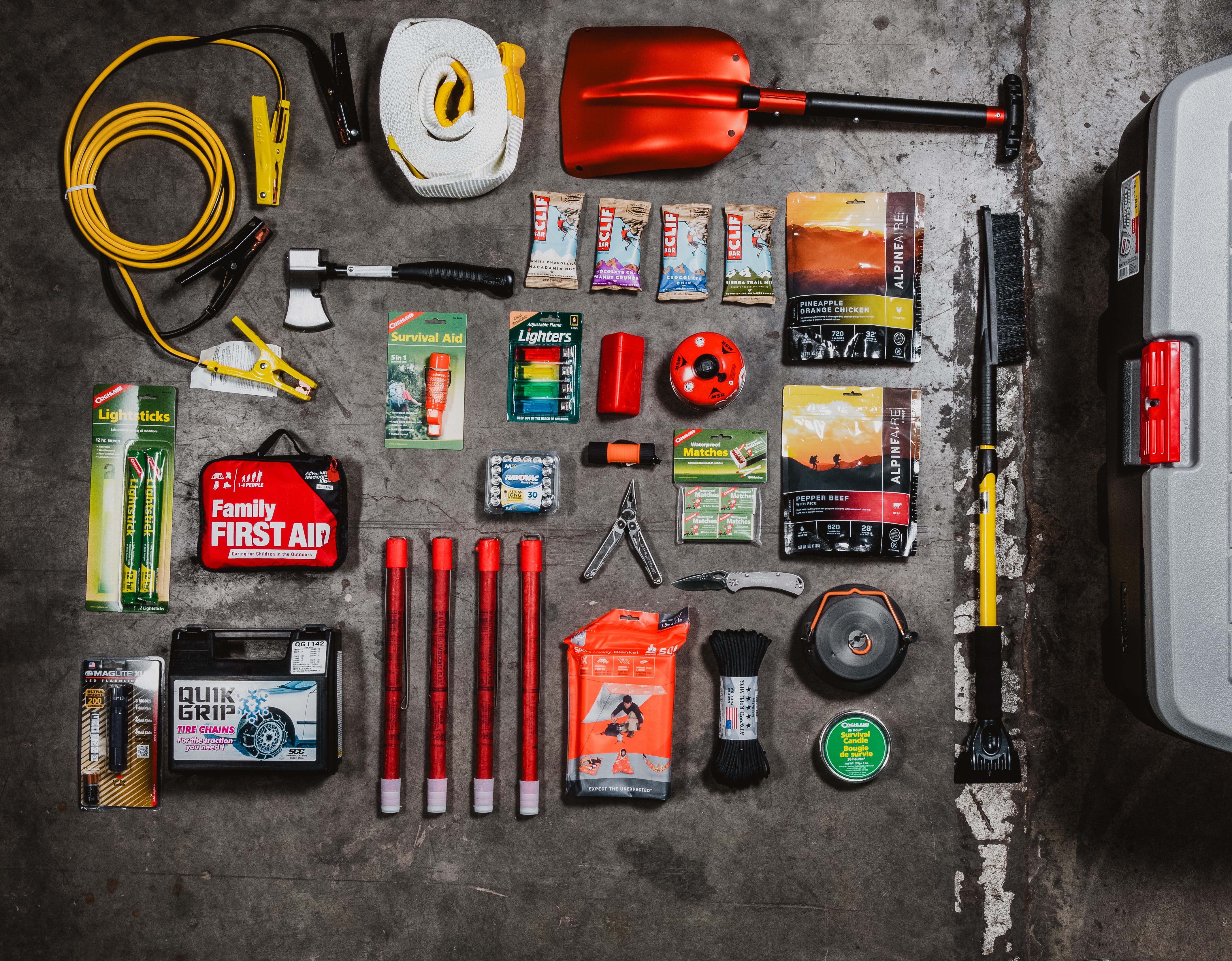 What to pack in an all-seasons truck driver emergency kit