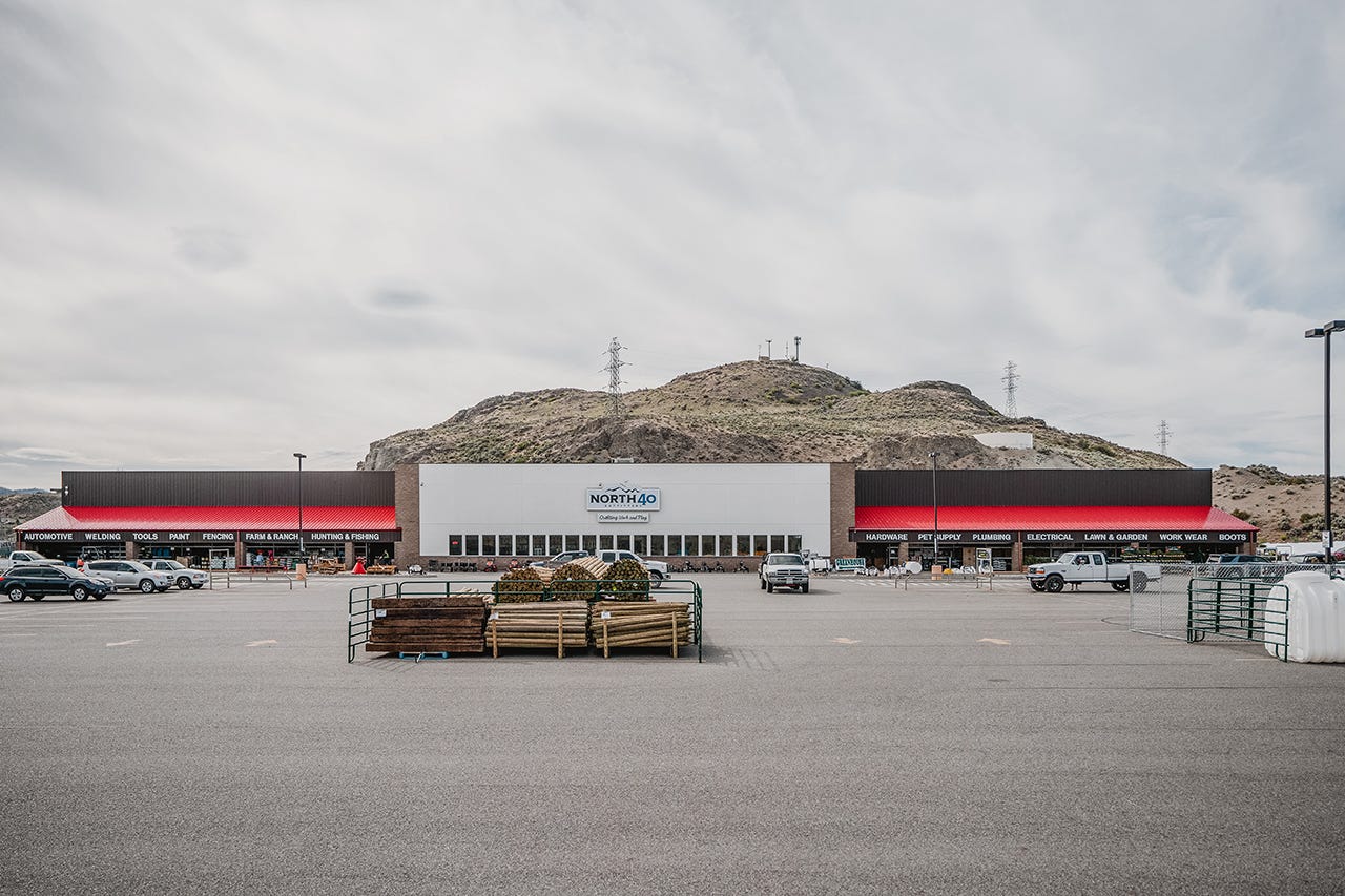 A front view of the Omak, Washington North 40 store.